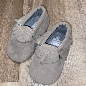 Size 2 baby unisex moccasins grey suede